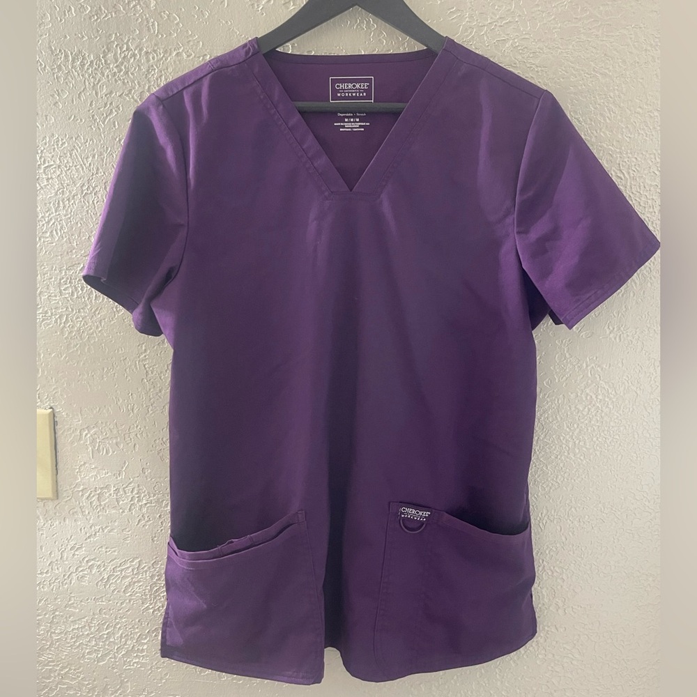 Cherokee Women’s Deep Purple V-Neck Scrub Utility Workwear‎ Shirt Medium